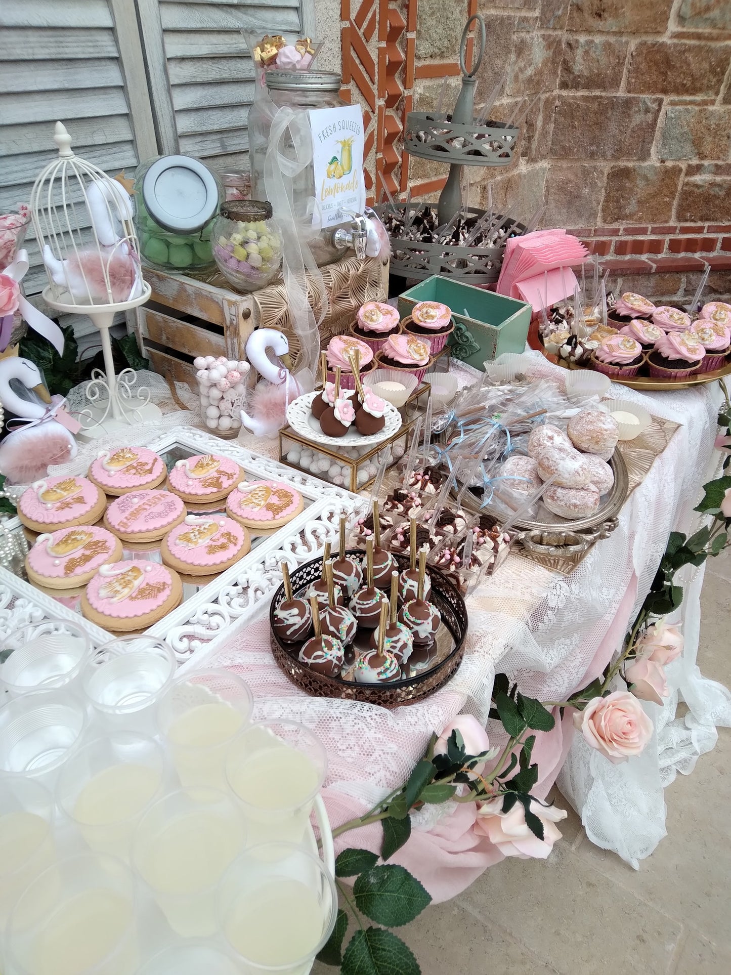 Candy bar 100 ατόμων με θέμα Κύκνος
