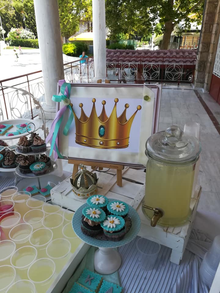 Candy bar 100 ατόμων με θέμα Κορώνα