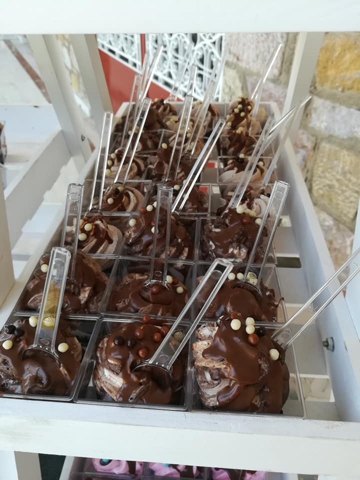 Candy bar 100 ατόμων με θέμα Κορώνα