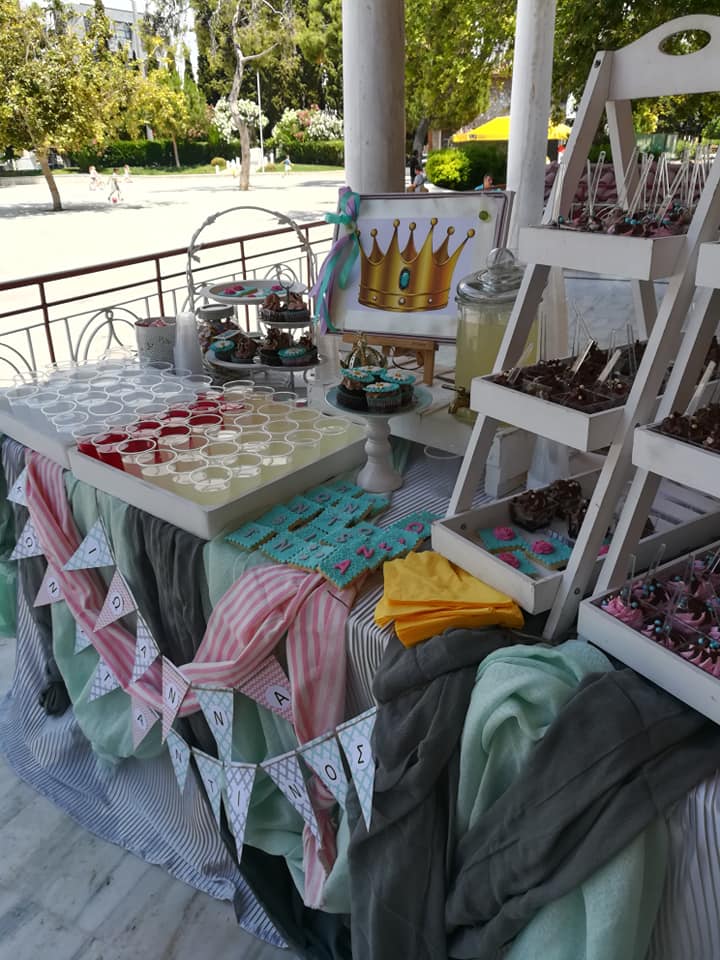 Candy bar 100 ατόμων με θέμα Κορώνα