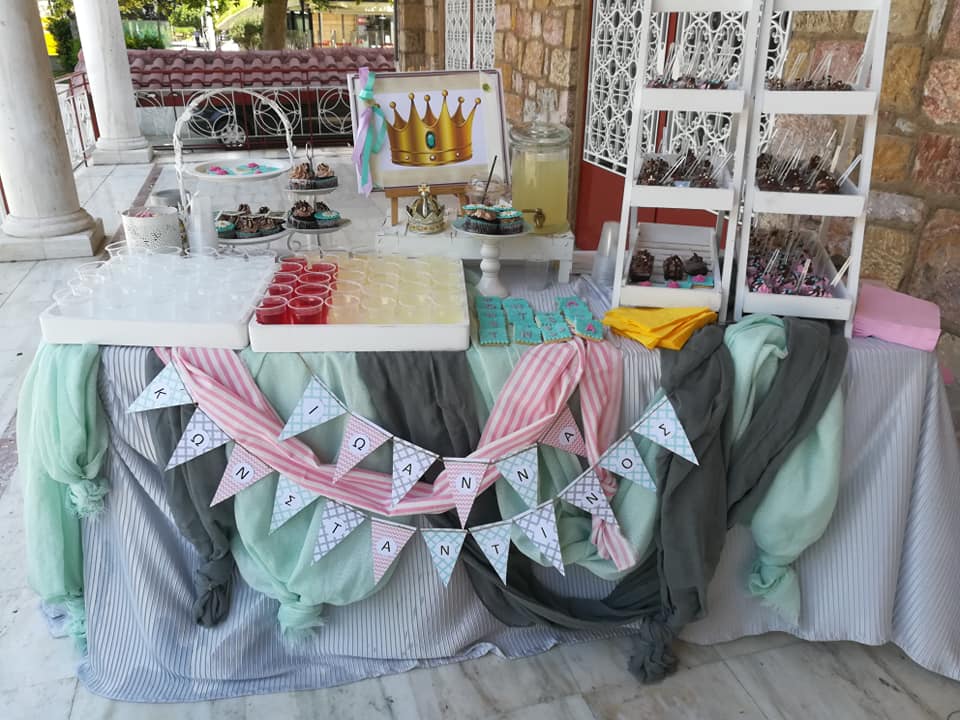 Candy bar 100 ατόμων με θέμα Κορώνα