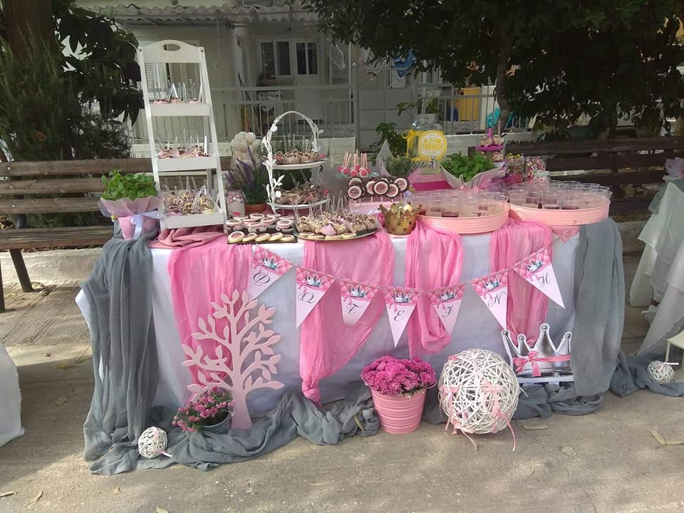 Candy bar 100 ατόμων με θέμα Κορώνα
