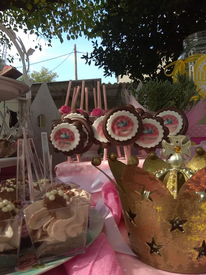 Candy bar 100 ατόμων με θέμα Κορώνα