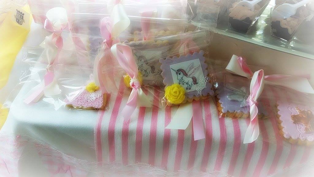 Candy bar 100 ατόμων με θέμα Μονόκερος
