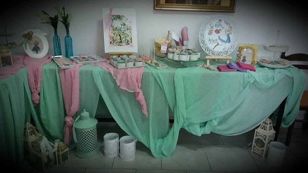Candy bar 100 ατόμων με θέμα Αλίκη στη χώρα των θαυμάτων