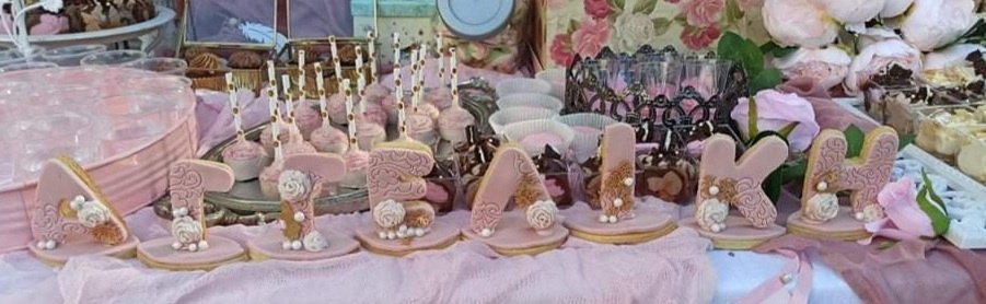 Candy bar 100 ατόμων με θέμα το Όνομα