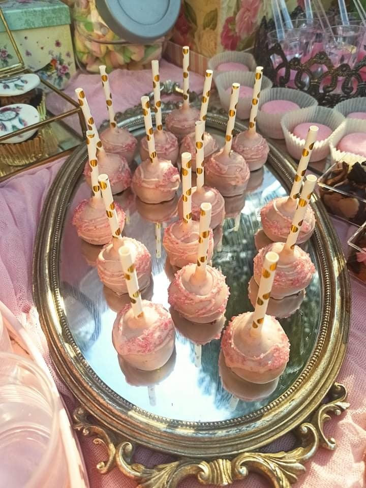 Candy bar 100 ατόμων με θέμα το Όνομα