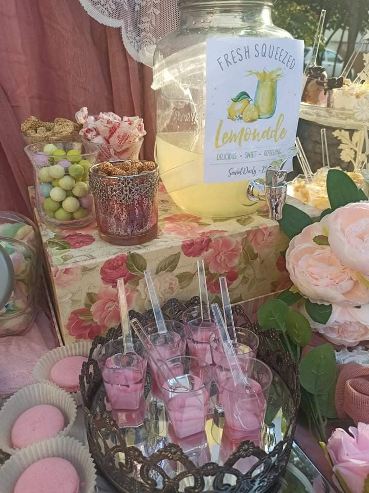 Candy bar 100 ατόμων με θέμα το Όνομα