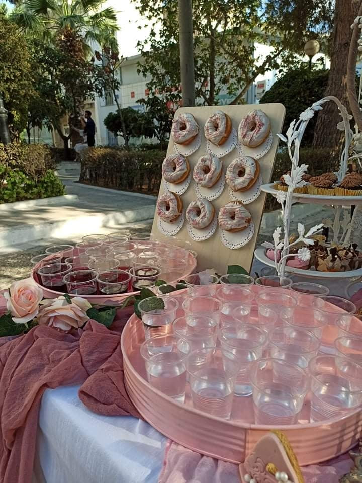 Candy bar 100 ατόμων με θέμα το Όνομα