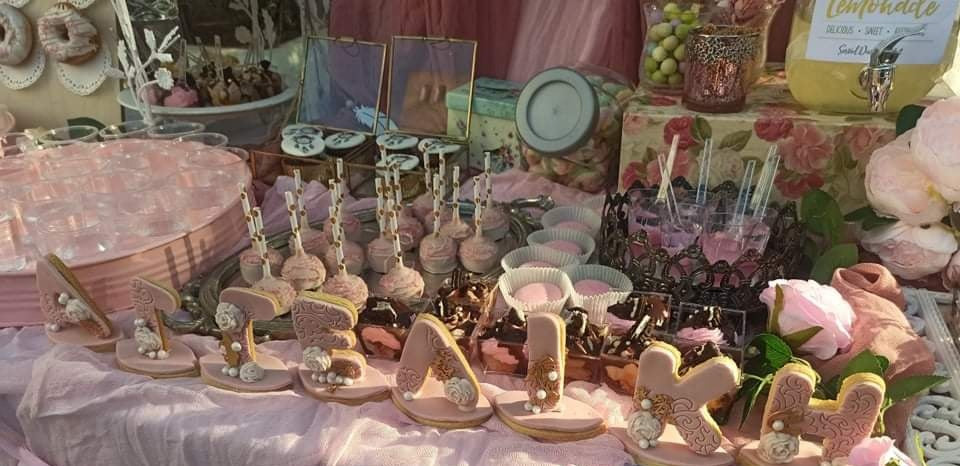 Candy bar 100 ατόμων με θέμα το Όνομα