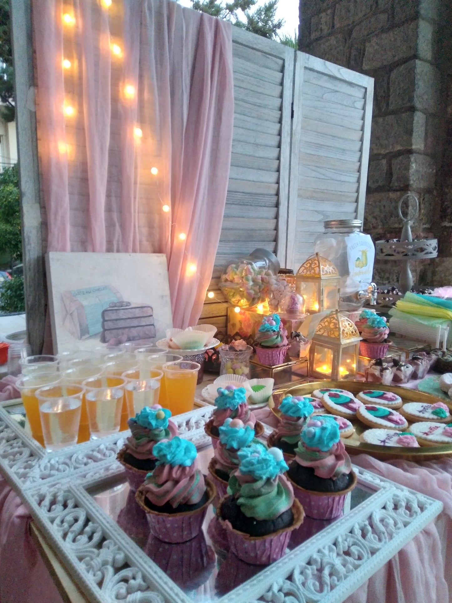 Candy bar 100 ατόμων με θέμα Cup cakes