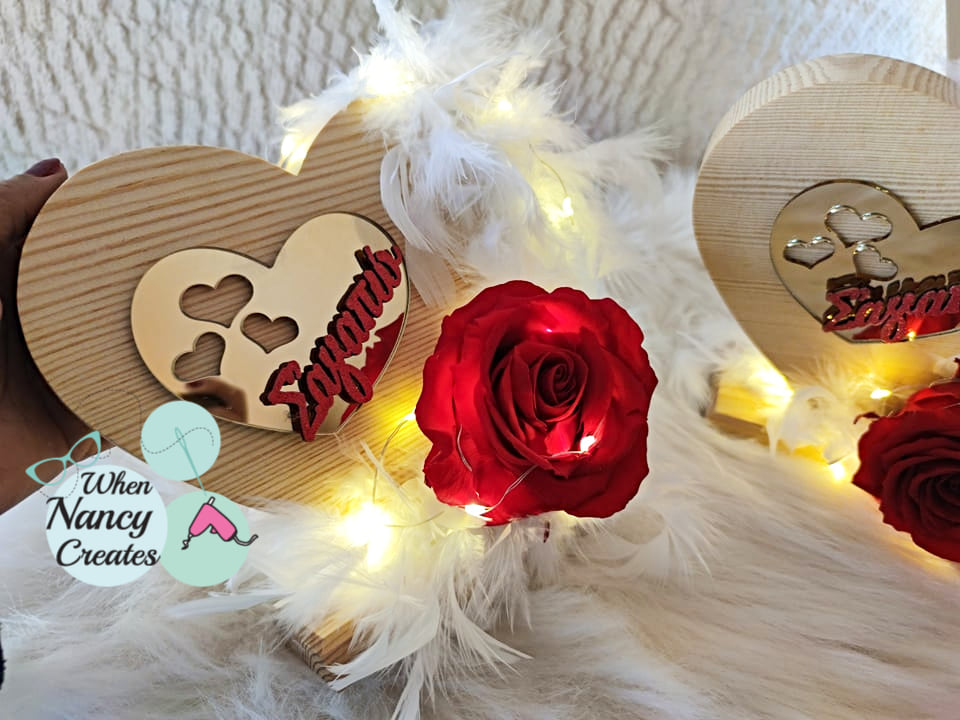 Ξύλινη καρδιά με φωτισμό led και forever rose