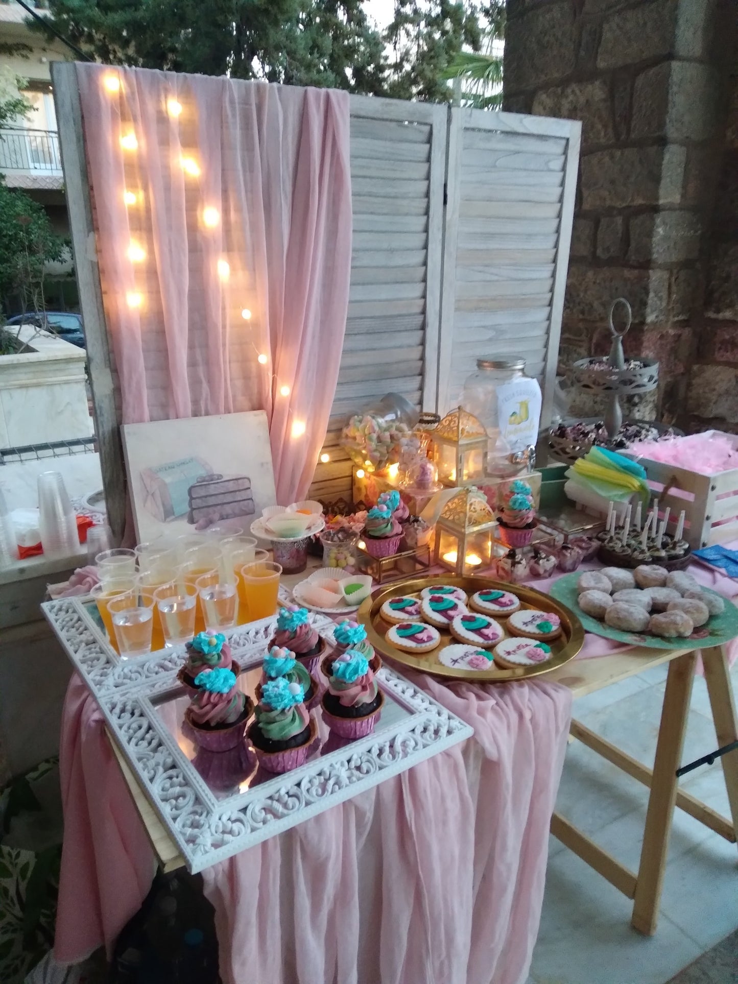 Candy bar 100 ατόμων με θέμα Cup cakes
