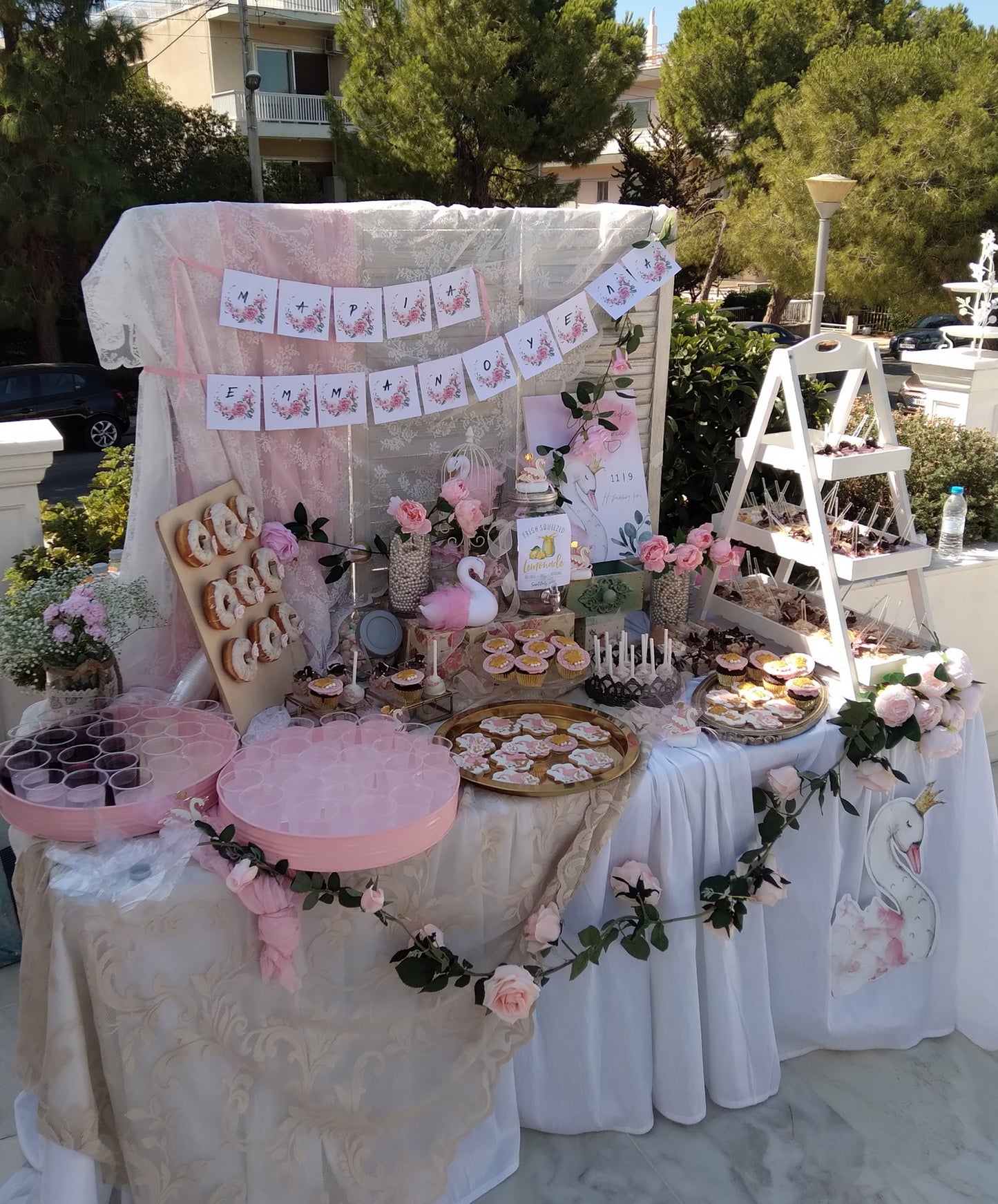 Candy bar 100 ατόμων με θέμα Κύκνος