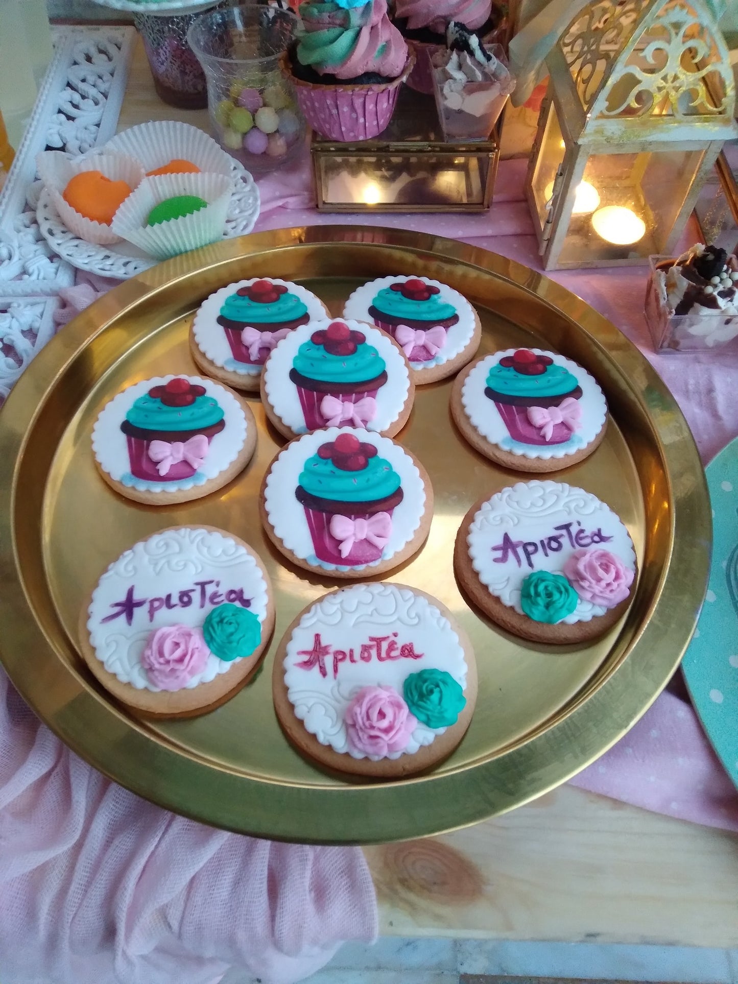 Candy bar 100 ατόμων με θέμα Cup cakes