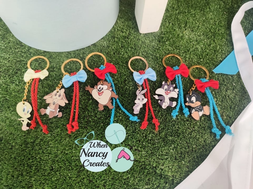 Μαρτυρικά βάφτισης μπρελόκ με θέμα baby looney tunes
