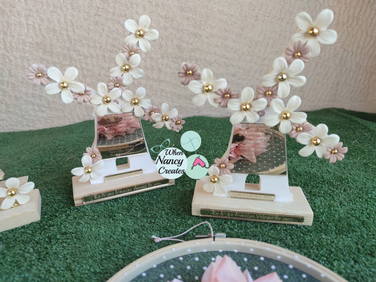 Ξύλινος ανεμώμυλος γούρι με αφιέρωση για την δασκάλα