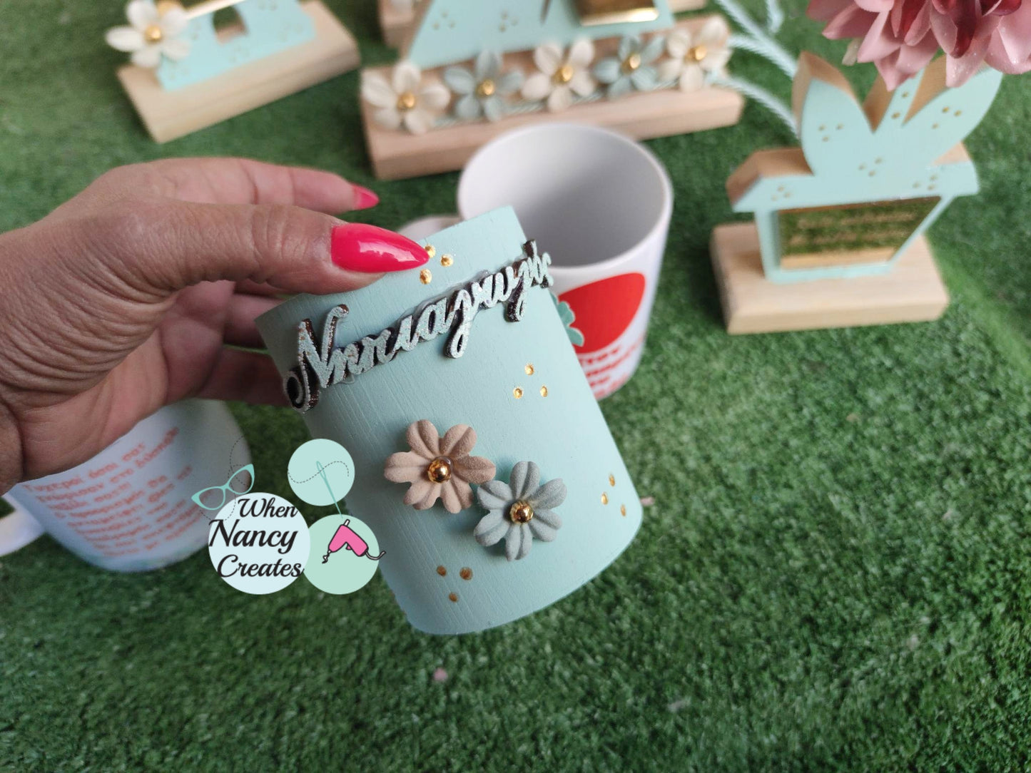 Ξύλινη στρογγυλή μολυβοθήκη για την δασκάλα