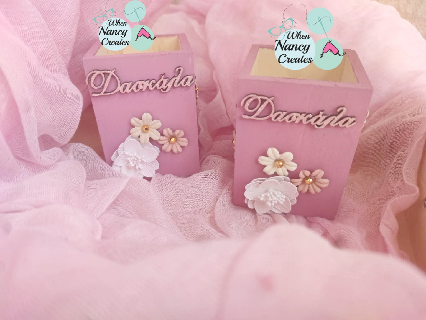 Ξύλινη τετράγωνη μολυβοθήκη για την δασκάλα