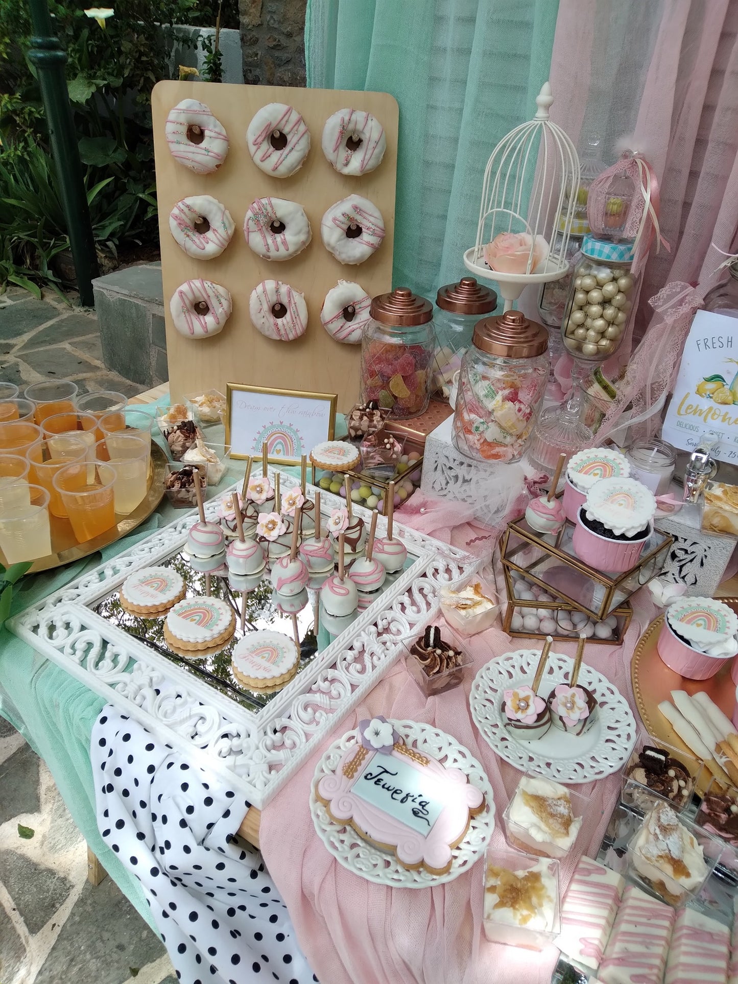 Candy bar 100 ατόμων με θέμα Ουράνιο τόξο