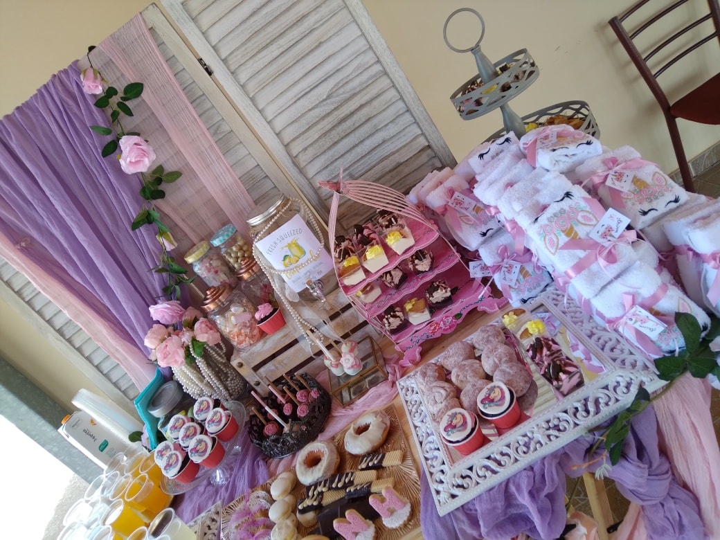 Candy bar 100 ατόμων με θέμα Μονόκερος