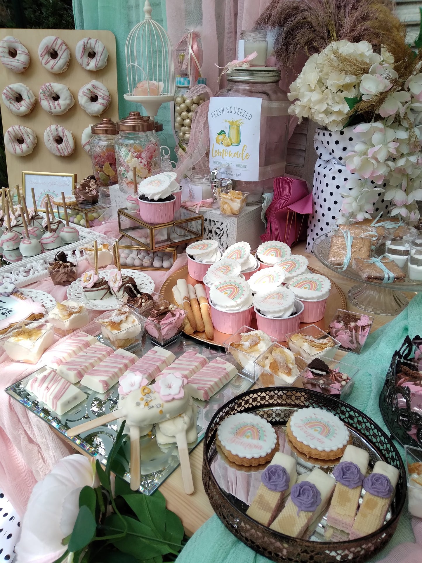 Candy bar 100 ατόμων με θέμα Ουράνιο τόξο