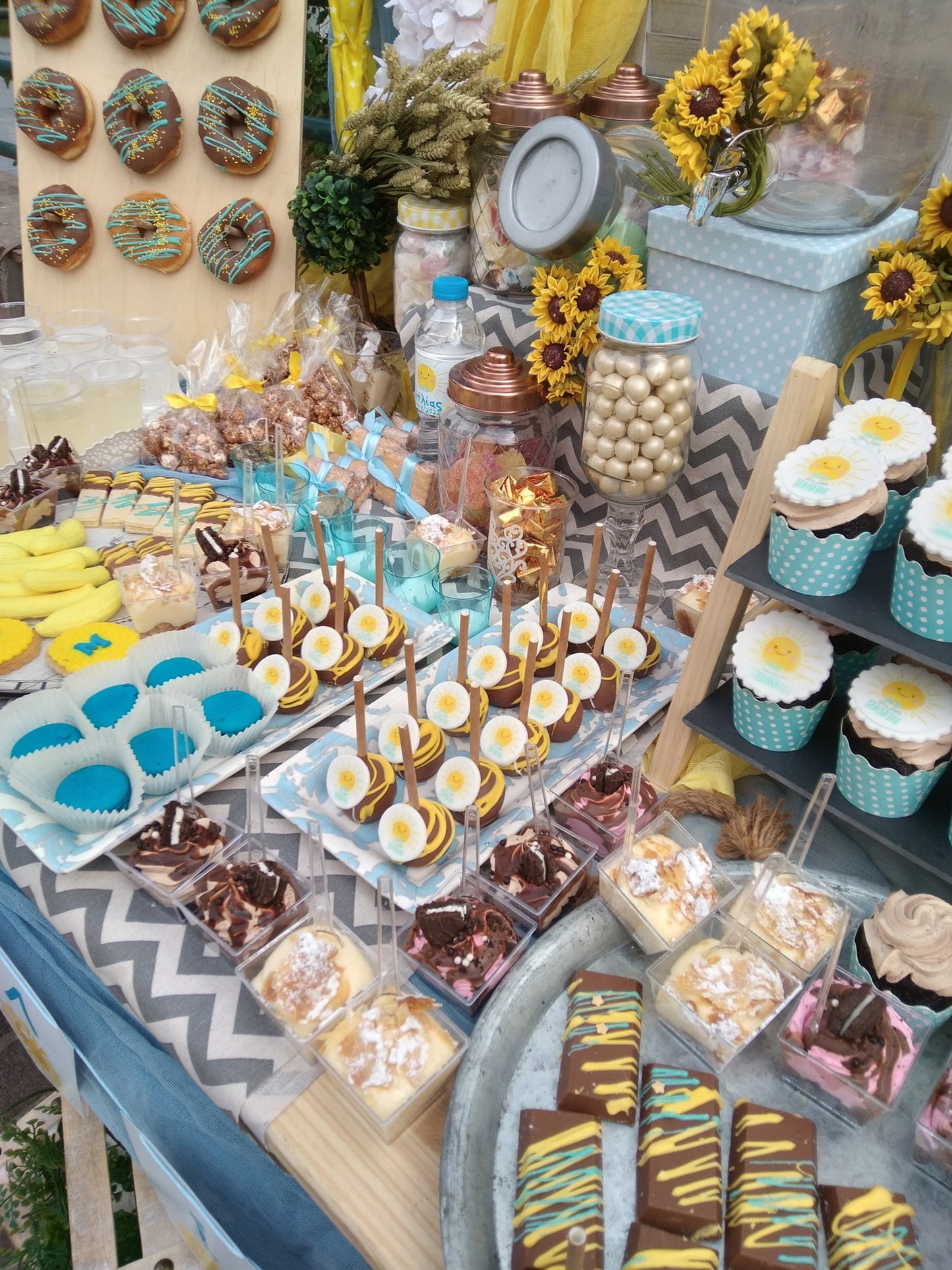 Candy bar 100 ατόμων με θέμα Ήλιος