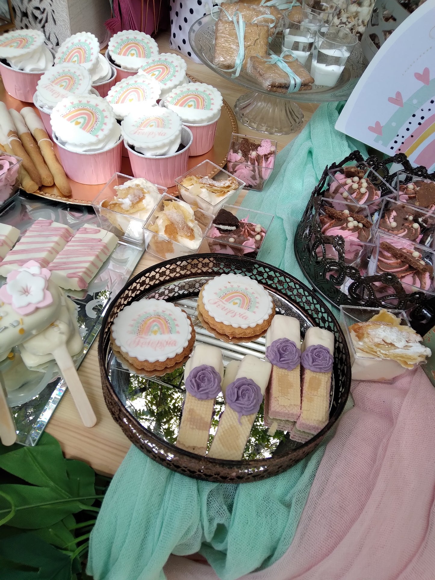 Candy bar 100 ατόμων με θέμα Ουράνιο τόξο