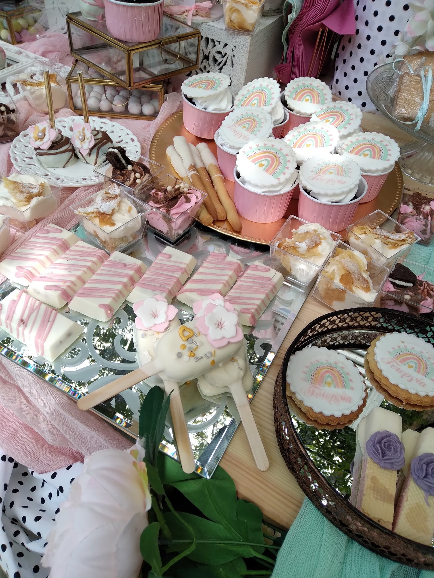 Candy bar 100 ατόμων με θέμα Ουράνιο τόξο