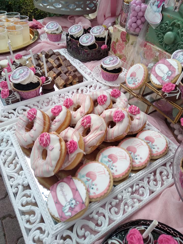 Candy bar 100 ατόμων με θέμα Αριστόγατες
