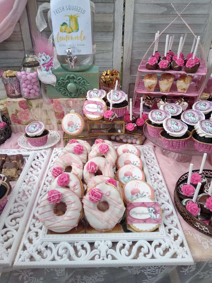 Candy bar 100 ατόμων με θέμα Αριστόγατες