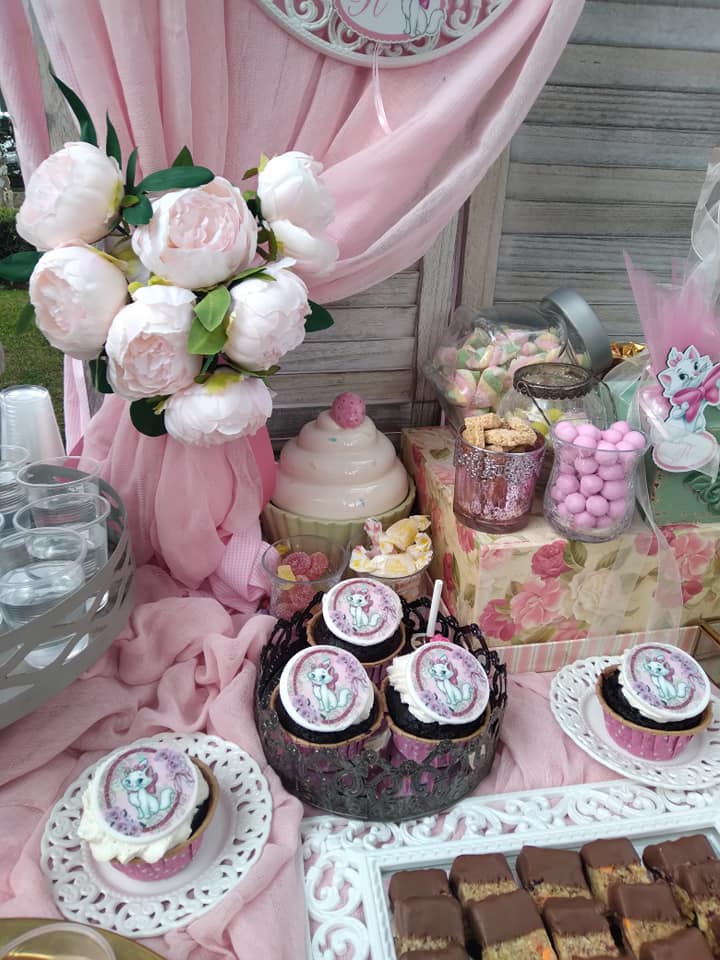 Candy bar 100 ατόμων με θέμα Αριστόγατες