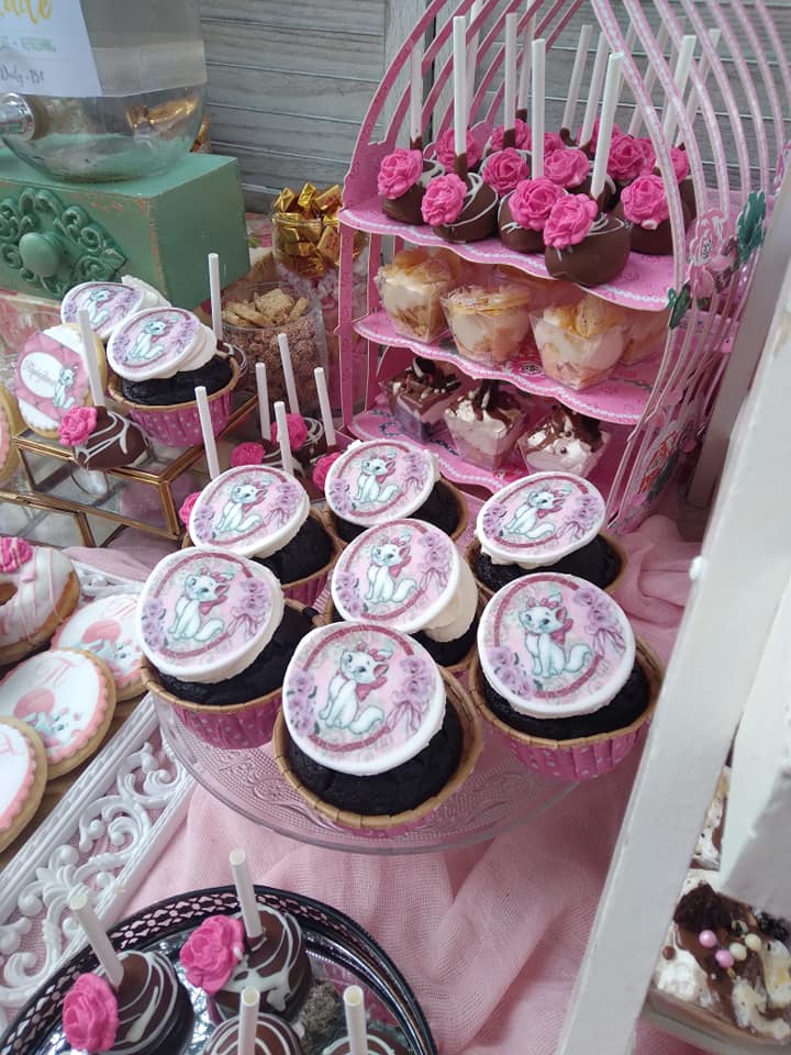 Candy bar 100 ατόμων με θέμα Αριστόγατες
