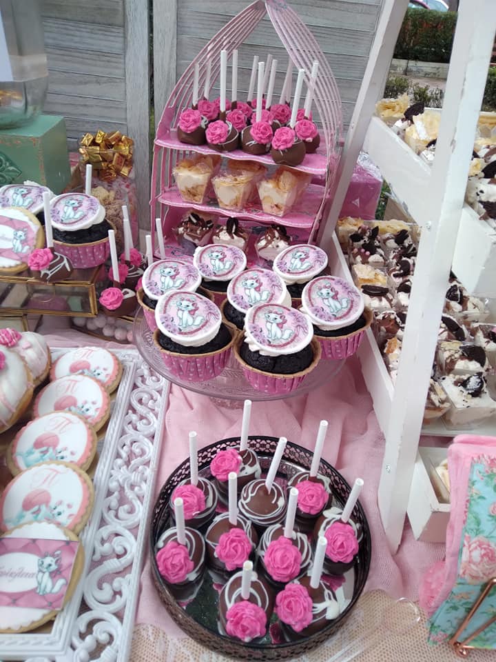 Candy bar 100 ατόμων με θέμα Αριστόγατες