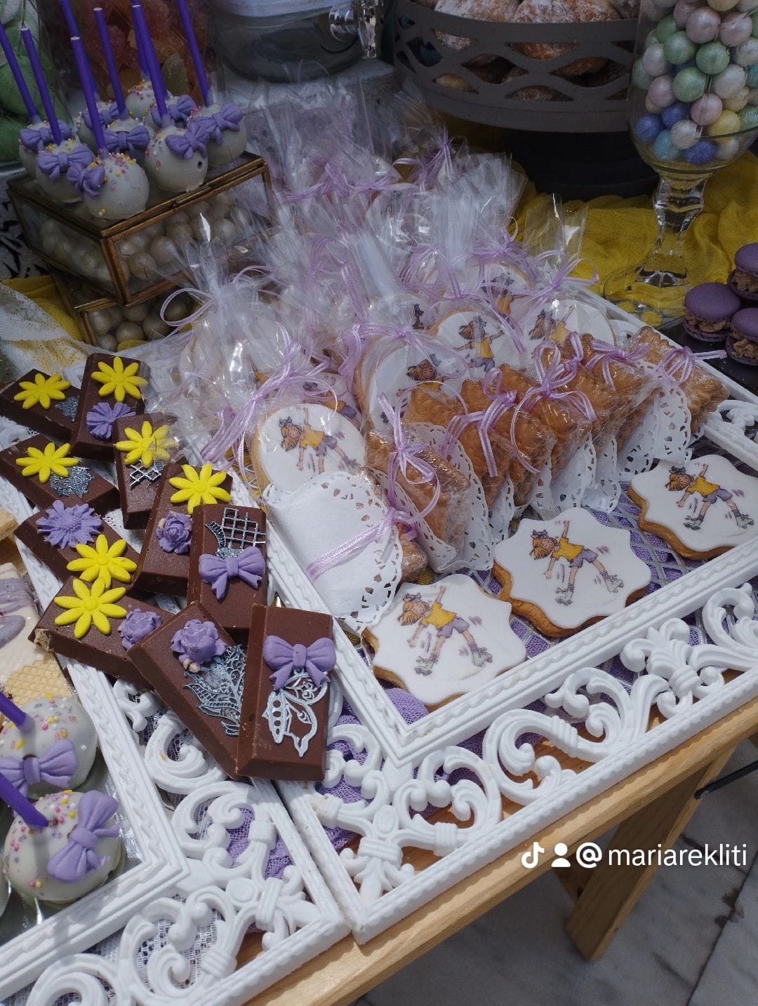Candy bar 100 ατόμων με θέμα κοριτσάκι με πατίνι