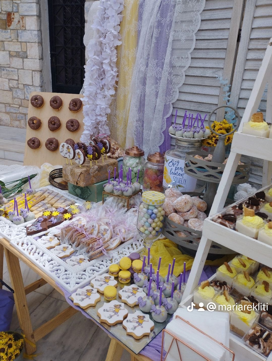 Candy bar 100 ατόμων με θέμα κοριτσάκι με πατίνι