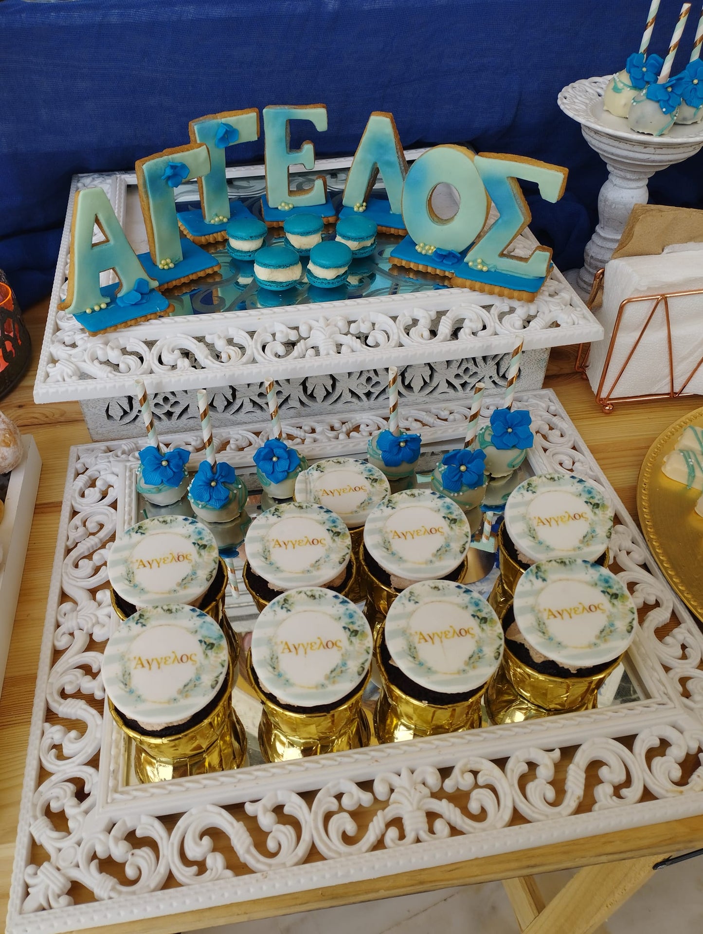 Candy bar 100 ατόμων με θέμα το Όνομα και λουλούδια