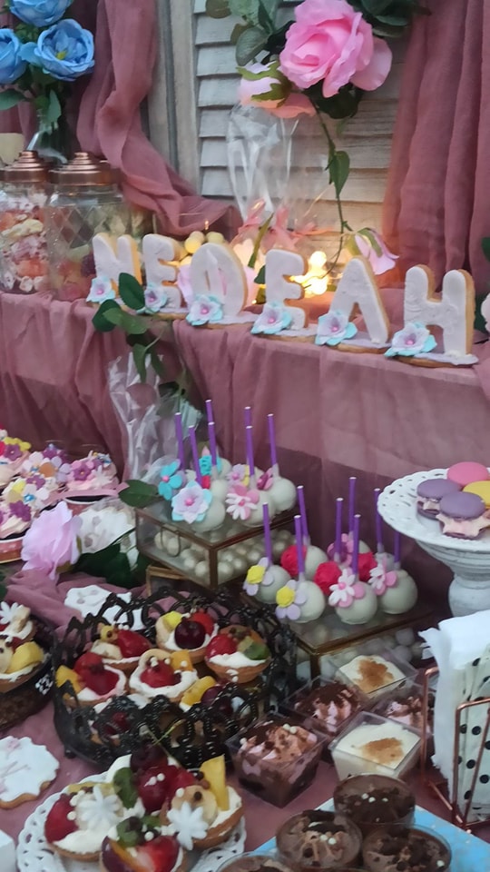 Candy bar 100 ατόμων με θέμα λουλούδια