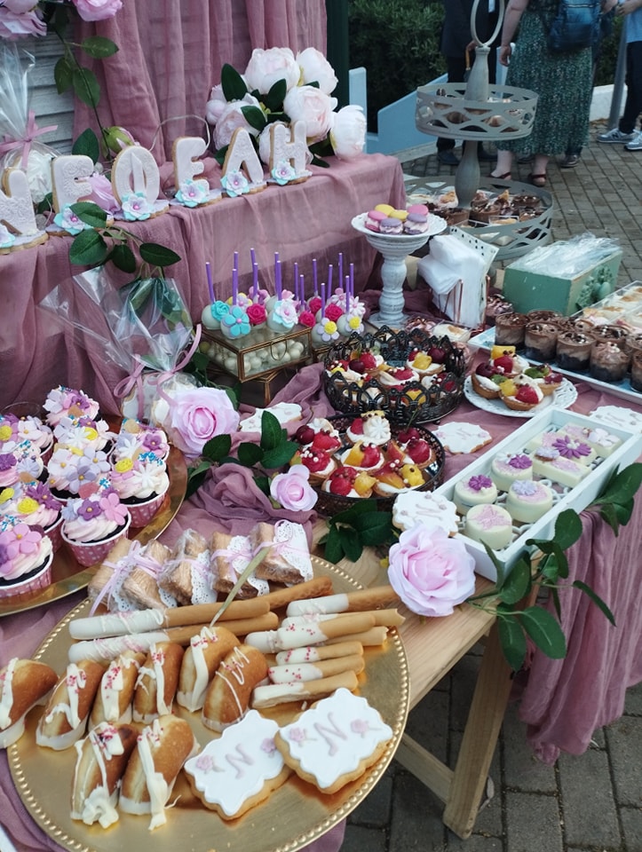 Candy bar 100 ατόμων με θέμα λουλούδια