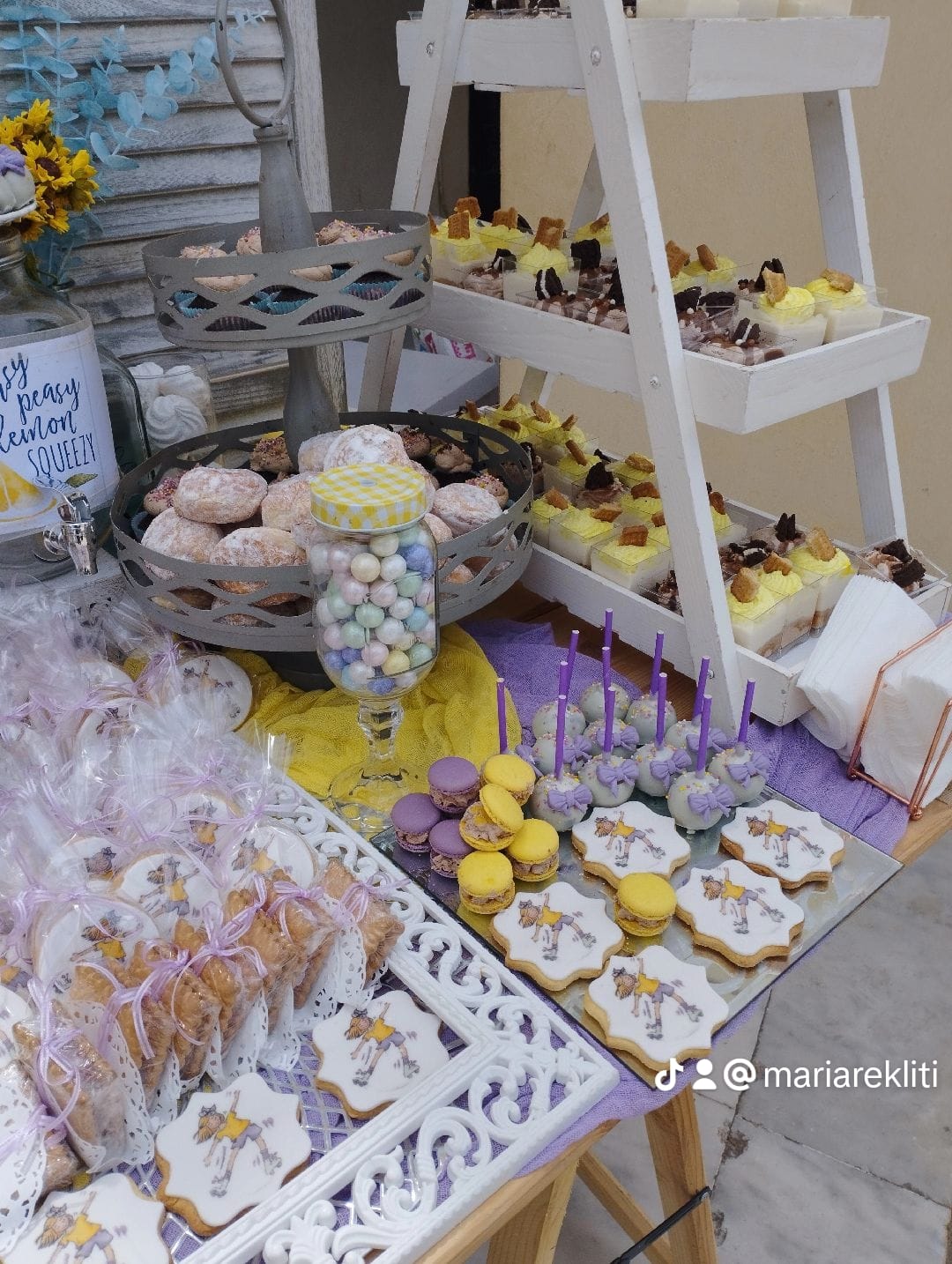 Candy bar 100 ατόμων με θέμα κοριτσάκι με πατίνι