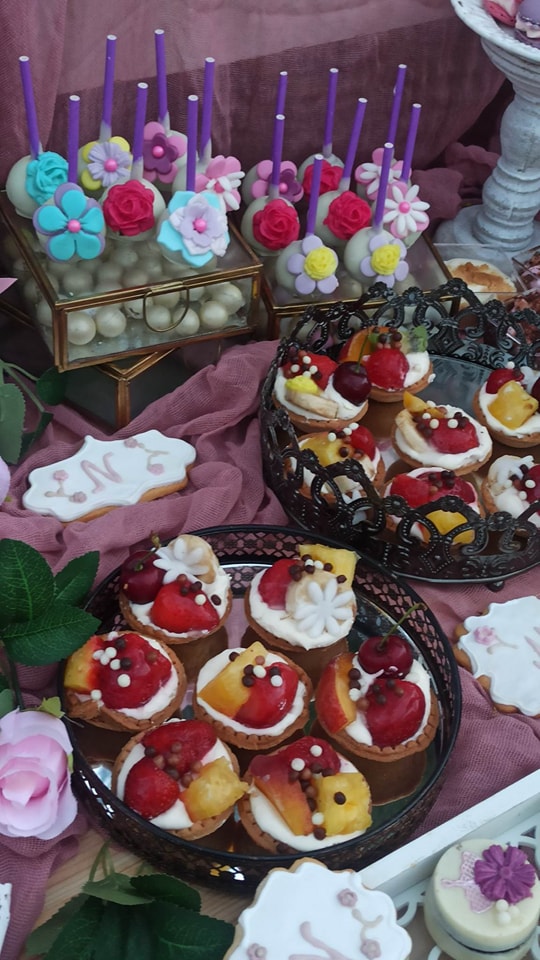 Candy bar 100 ατόμων με θέμα λουλούδια