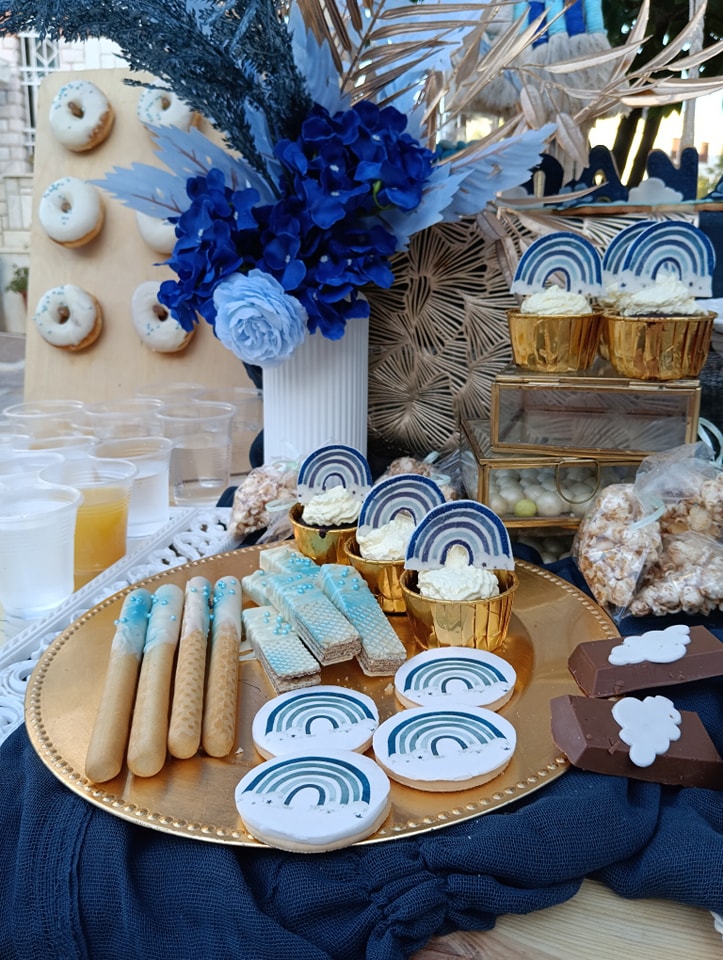 Candy bar 100 ατόμων με θέμα ουράνιο τόξο