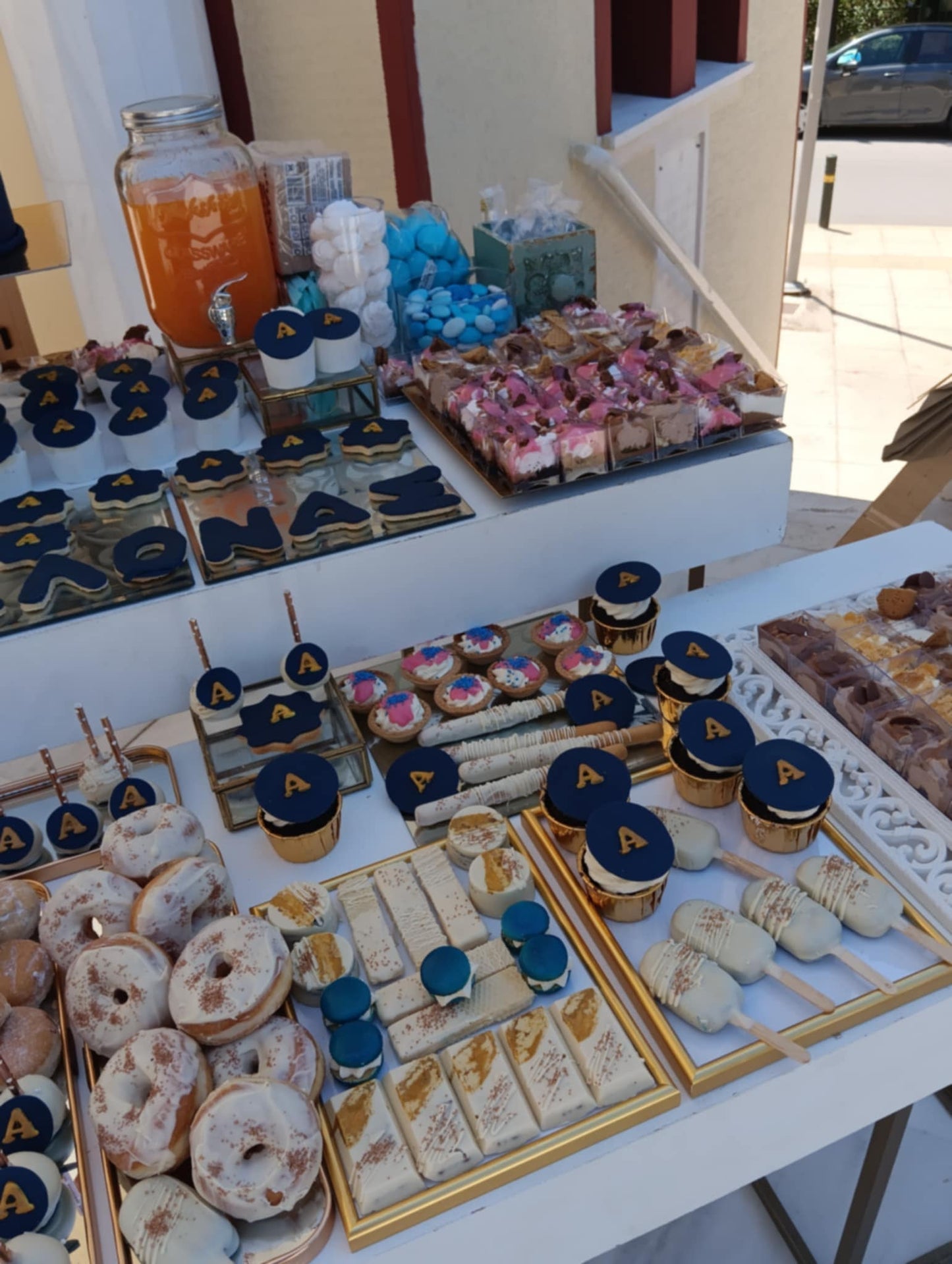 Candy bar 100 ατόμων με θέμα το αρχικό γράμμα
