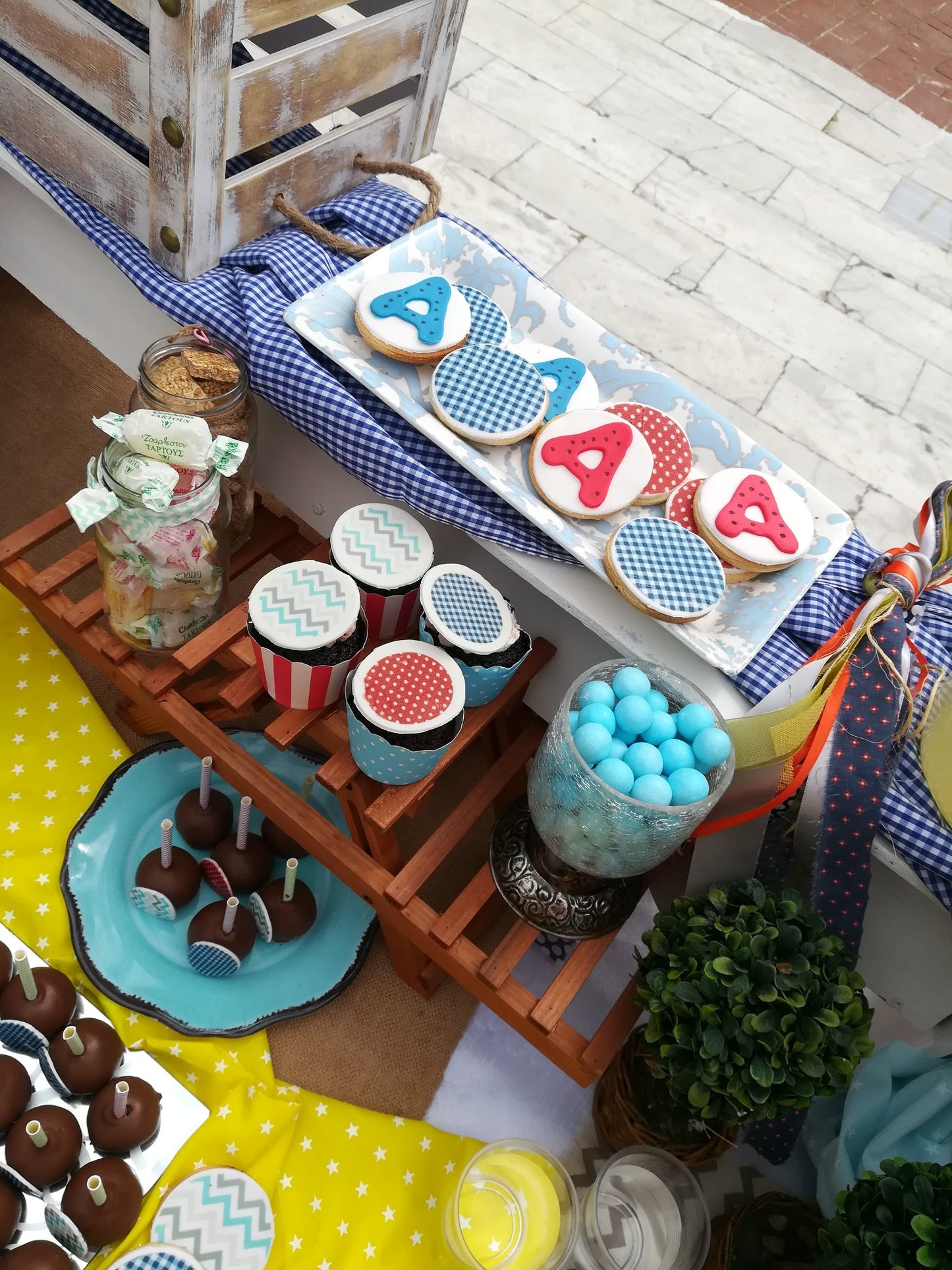 Candy bar 100 ατόμων με θέμα Γεωμετρικά σχήματα