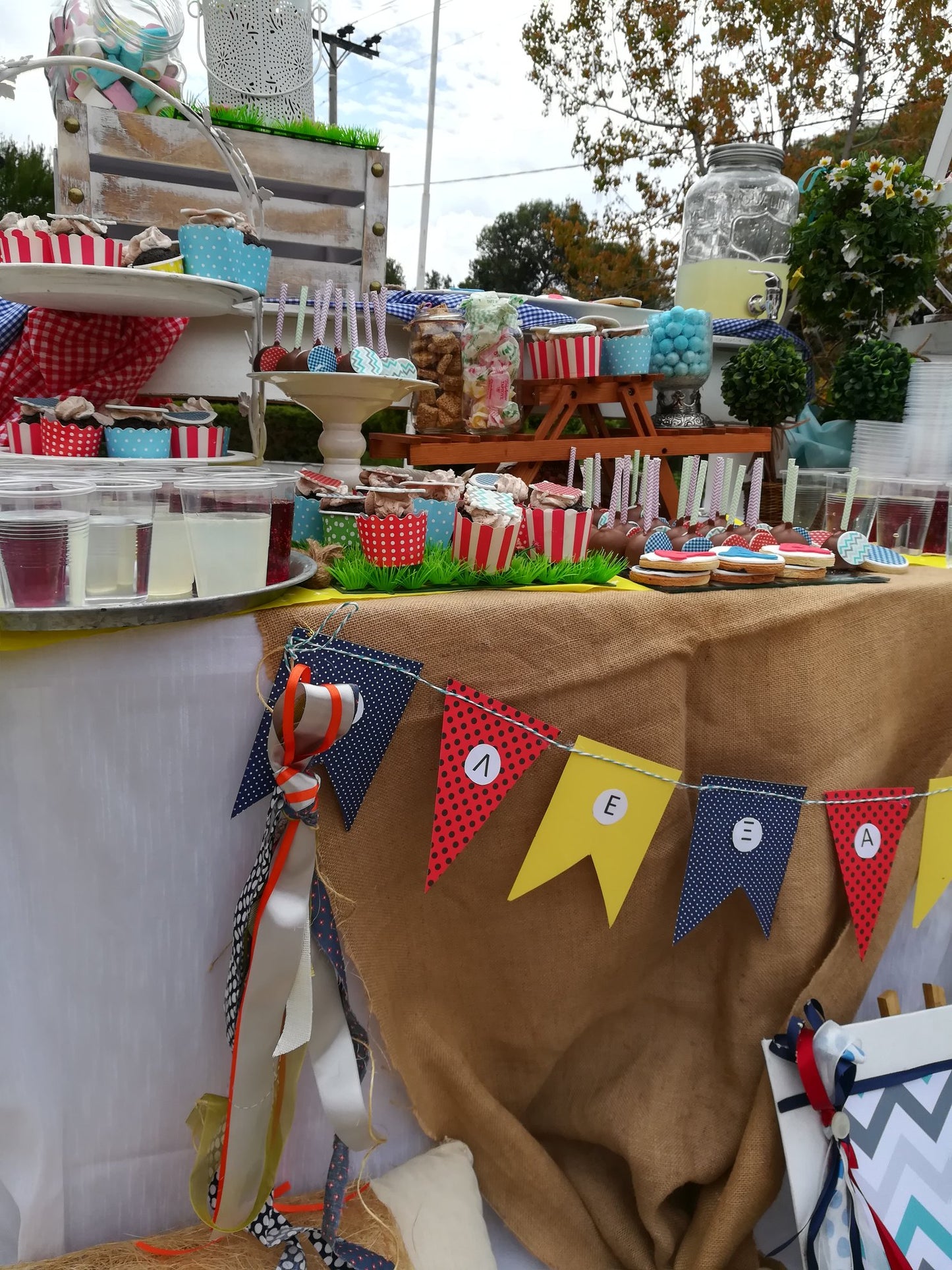Candy bar 100 ατόμων με θέμα Γεωμετρικά σχήματα