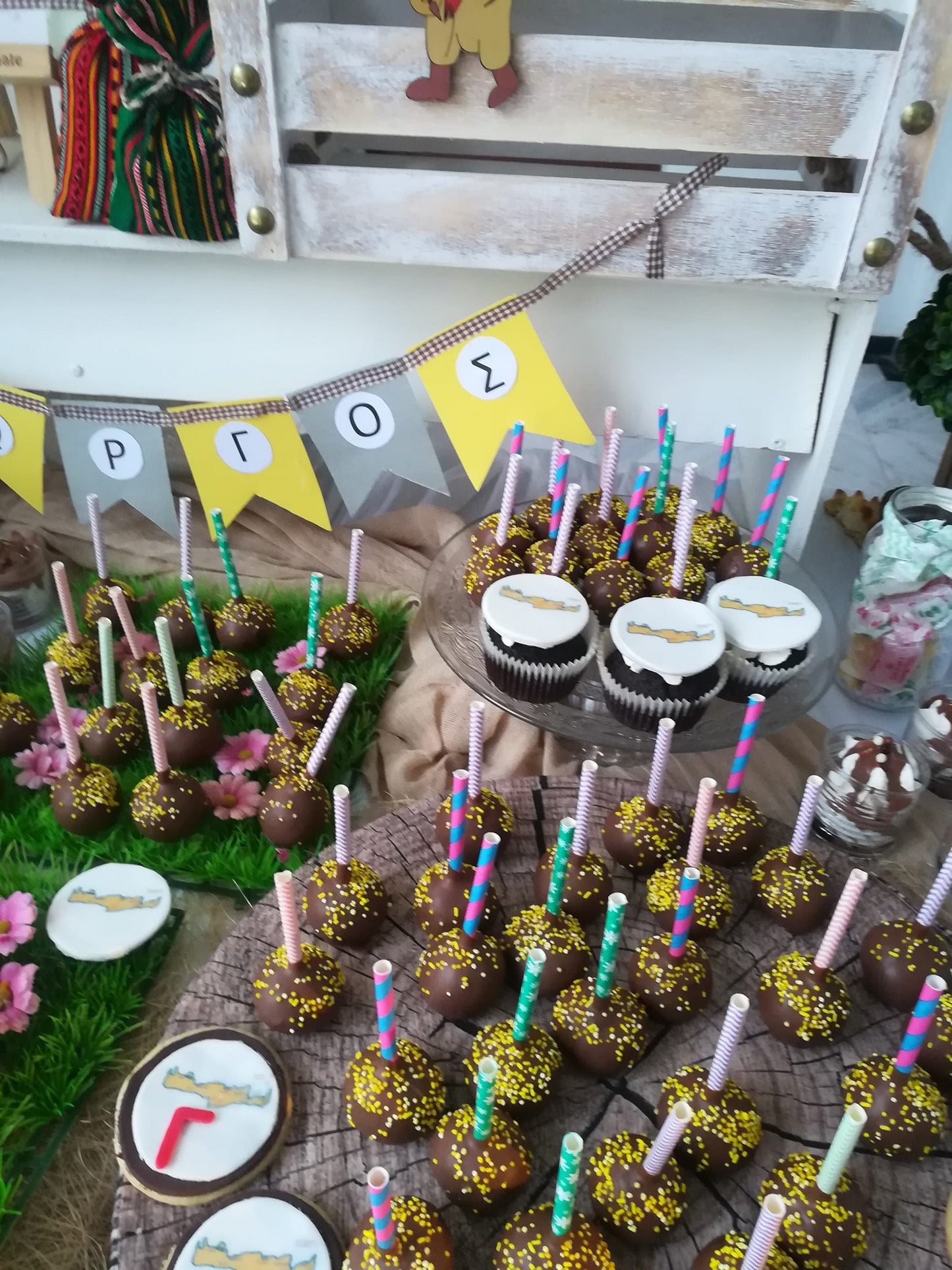 Candy bar 100 ατόμων με θέμα Κρητική λύρα