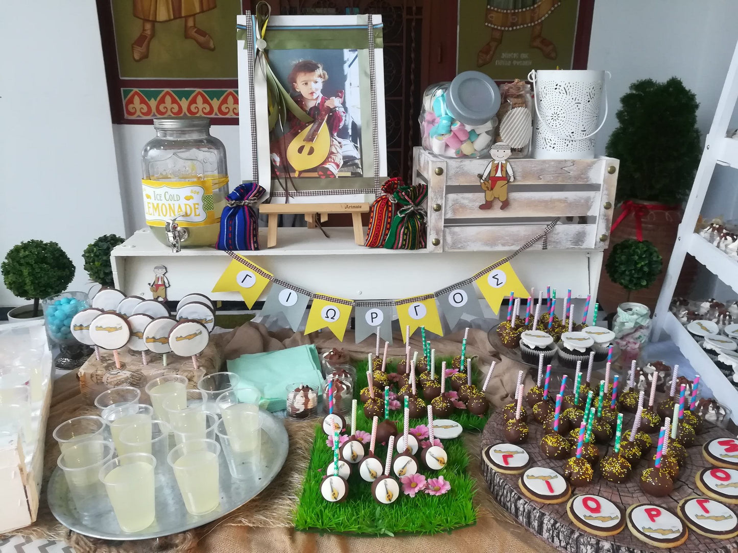 Candy bar 100 ατόμων με θέμα Κρητική λύρα