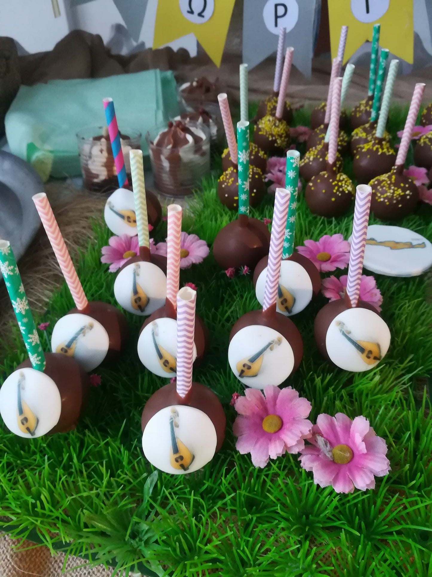 Candy bar 100 ατόμων με θέμα Κρητική λύρα