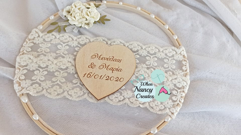 Στεφάνι με τα ονόματα του ζευγαριού