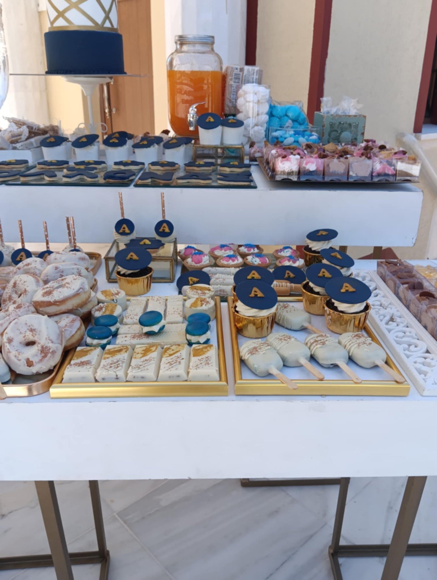 Candy bar 100 ατόμων με θέμα το αρχικό γράμμα